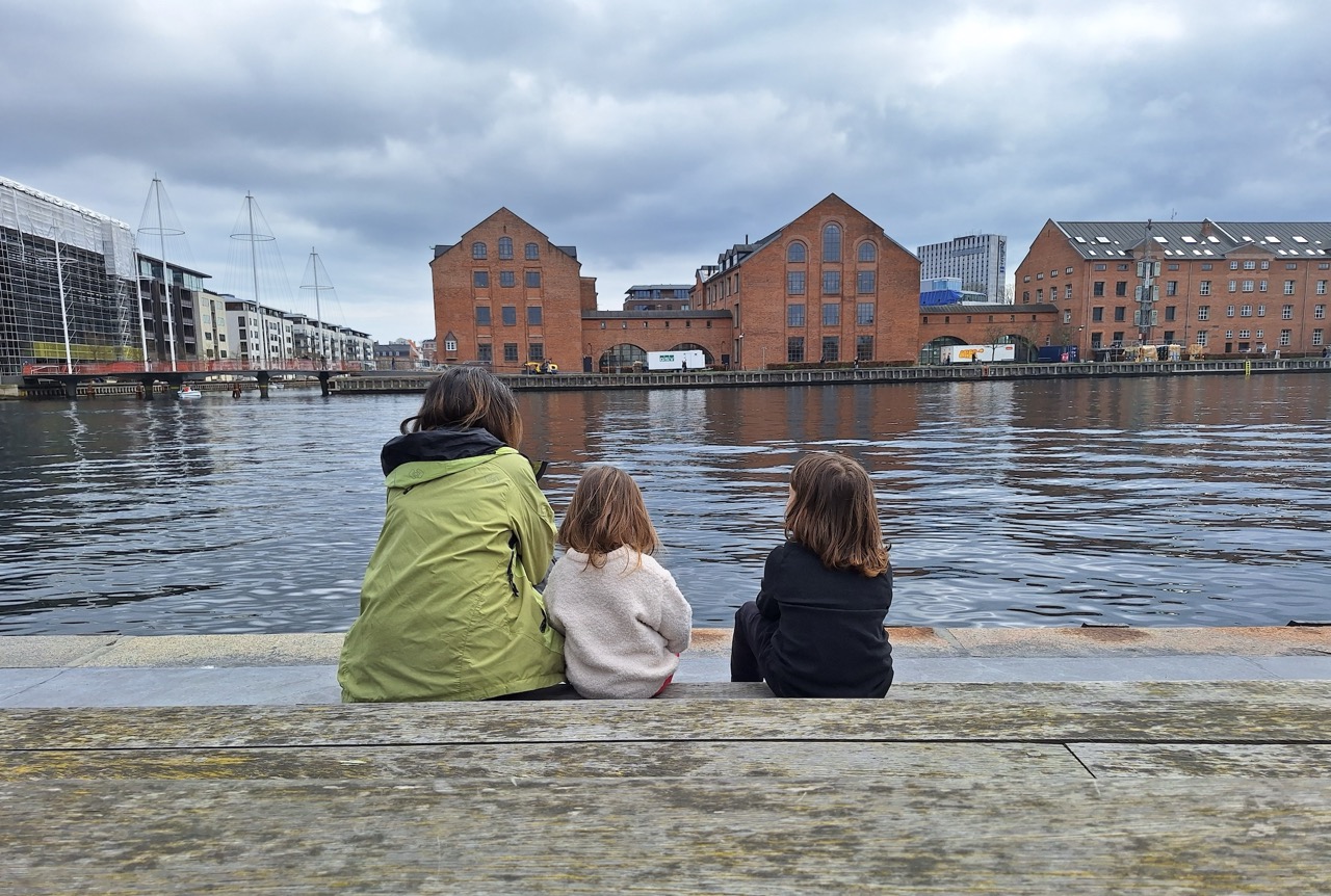 Family at Copenhagen harbour